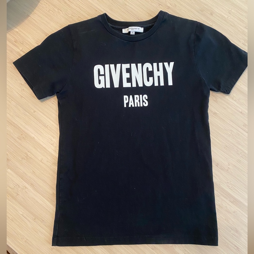 Givenchy Paris Tshirt (like new)